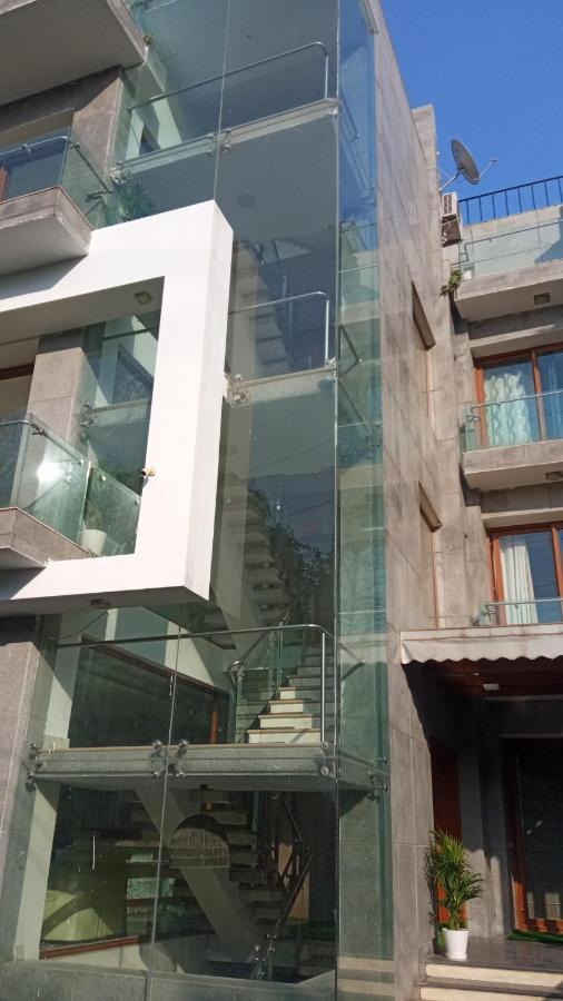 Super Luxury Near Iffco Metro Homestay *