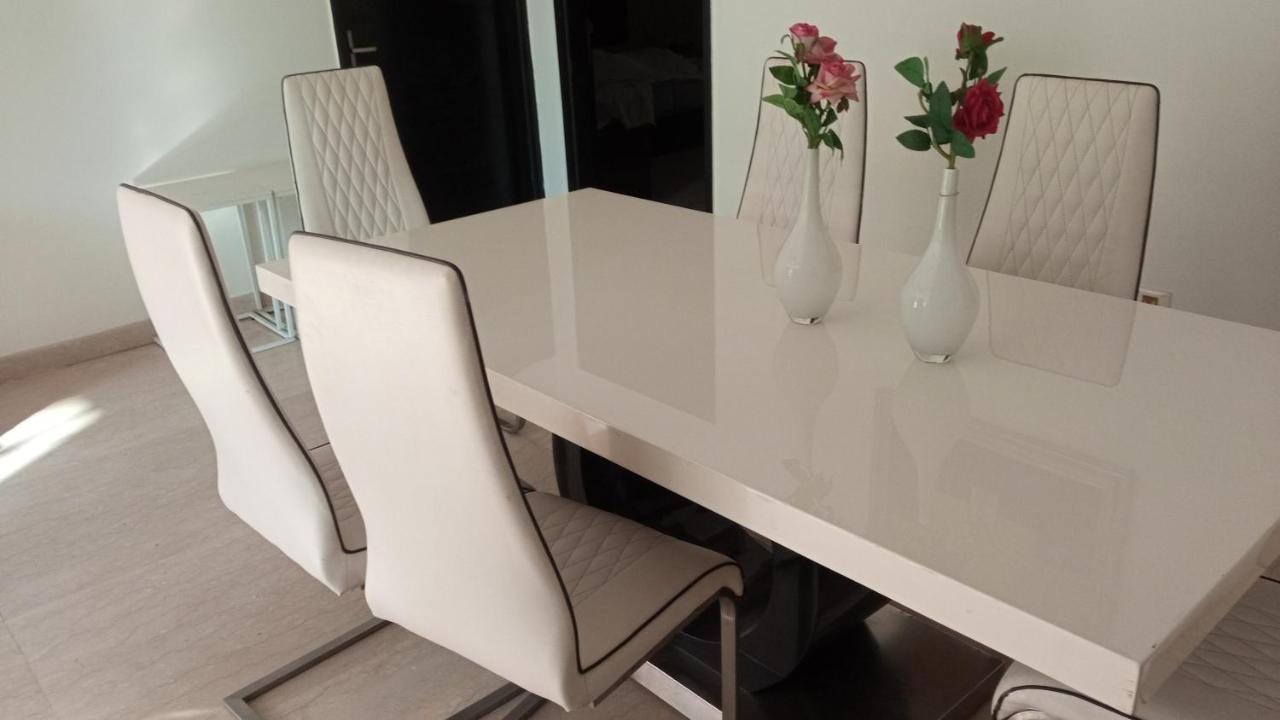 Homestay Super Luxury Near Iffco Metro