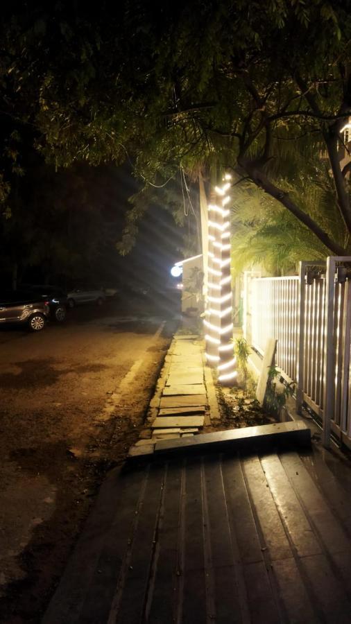 Homestay Super Luxury Near Iffco Metro *