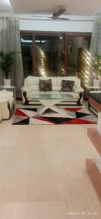 Homestay Super Luxury Near Iffco Metro