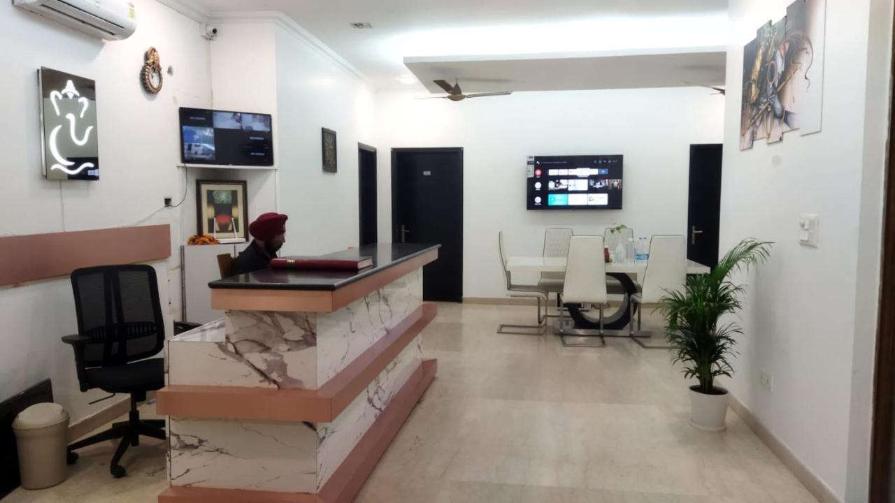 Super Luxury Near Iffco Metro *