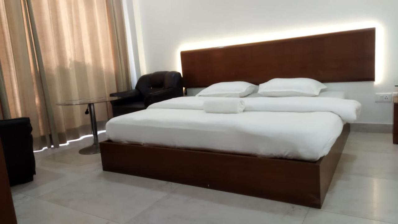 Homestay Super Luxury Near Iffco Metro *