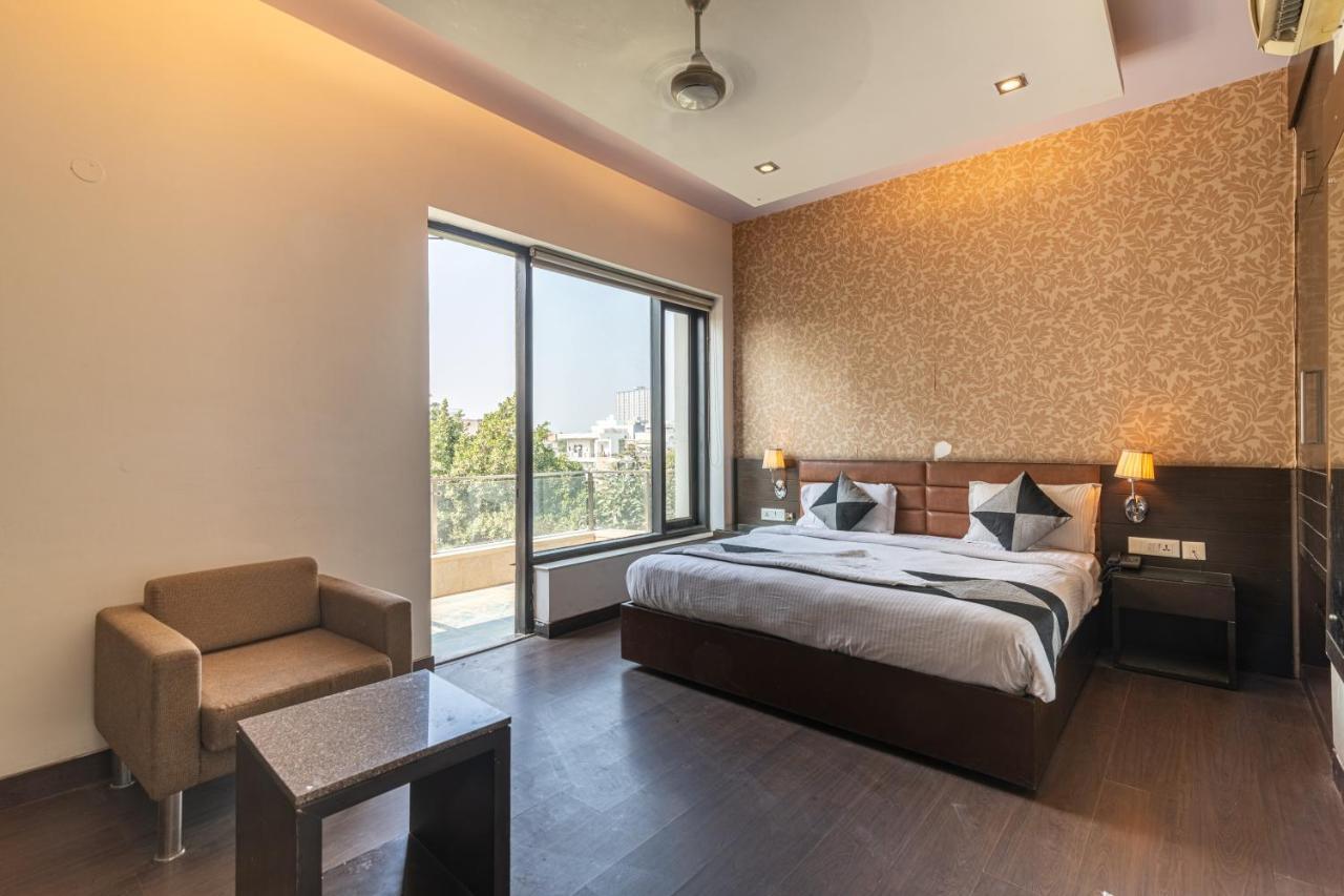 De Luxe Hotel Gurgaon