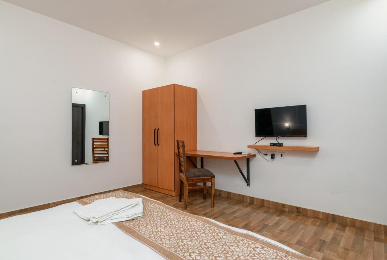 De Luxe Basai Road 3*