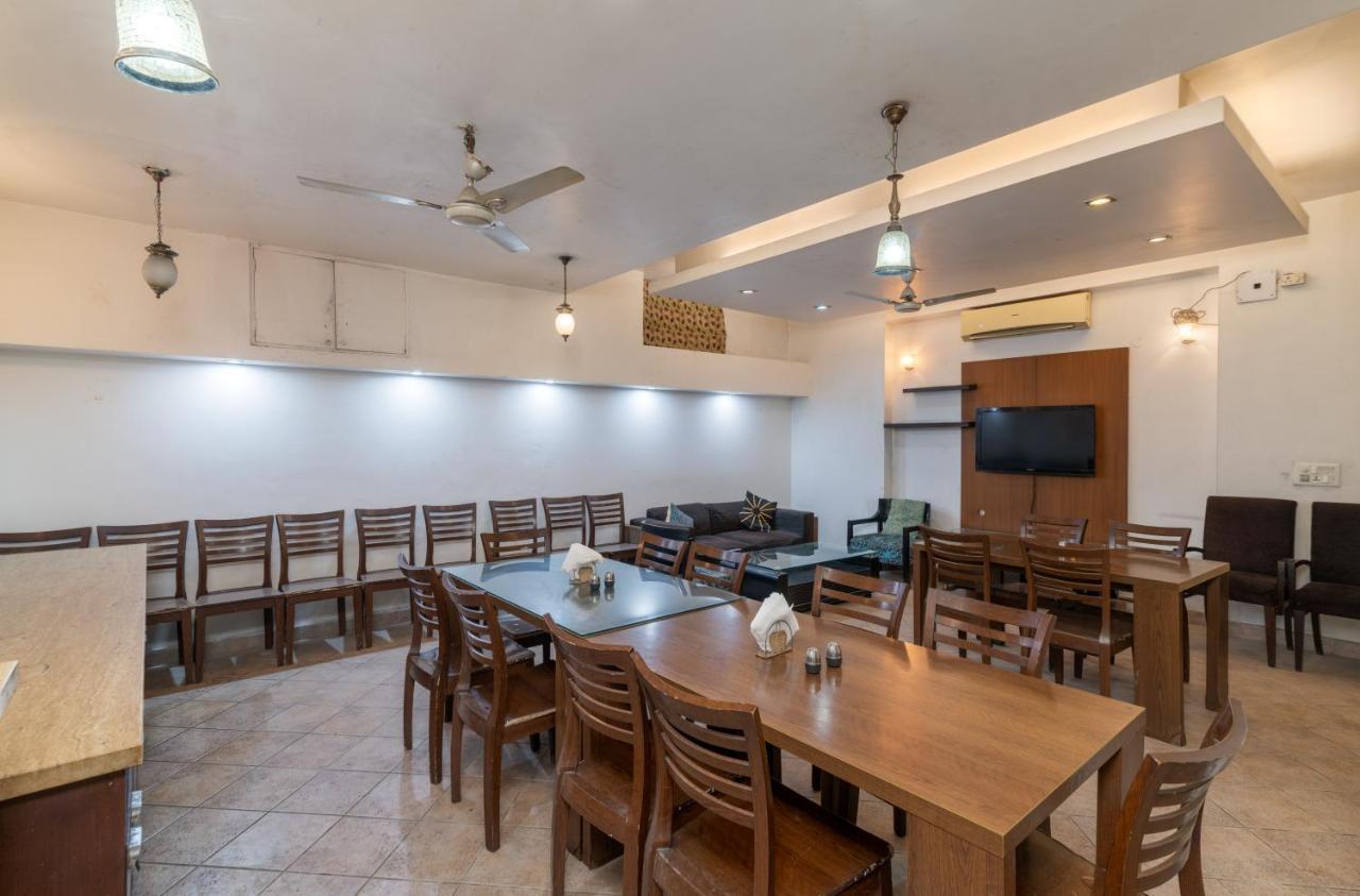 Hotel De Luxe Gurgaon