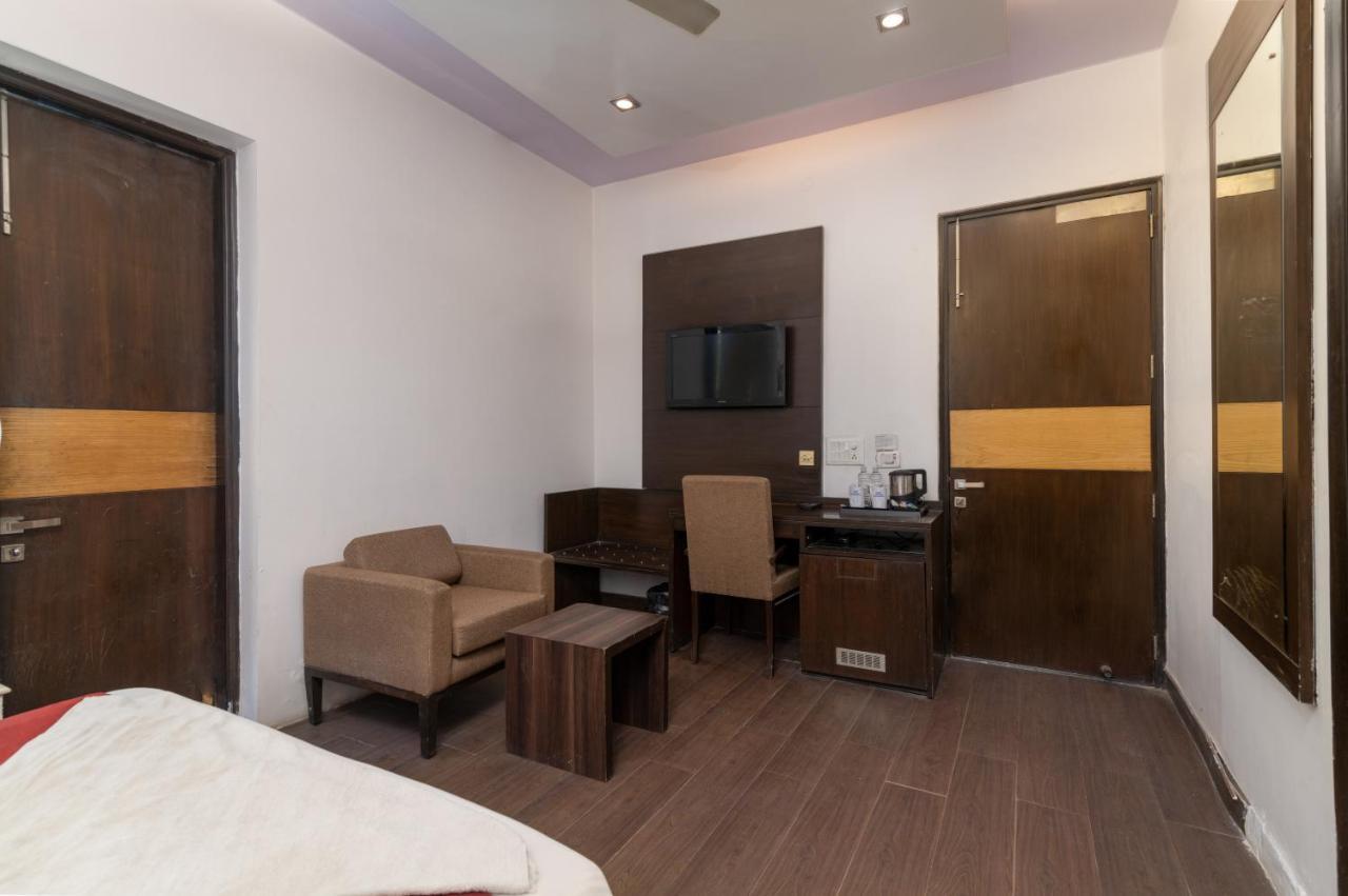 Hotel De Luxe Gurgaon