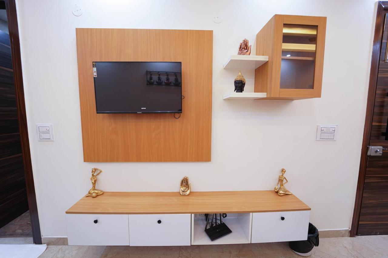 Lime Tree Two Bhk Service Golf Course Road Apartment *