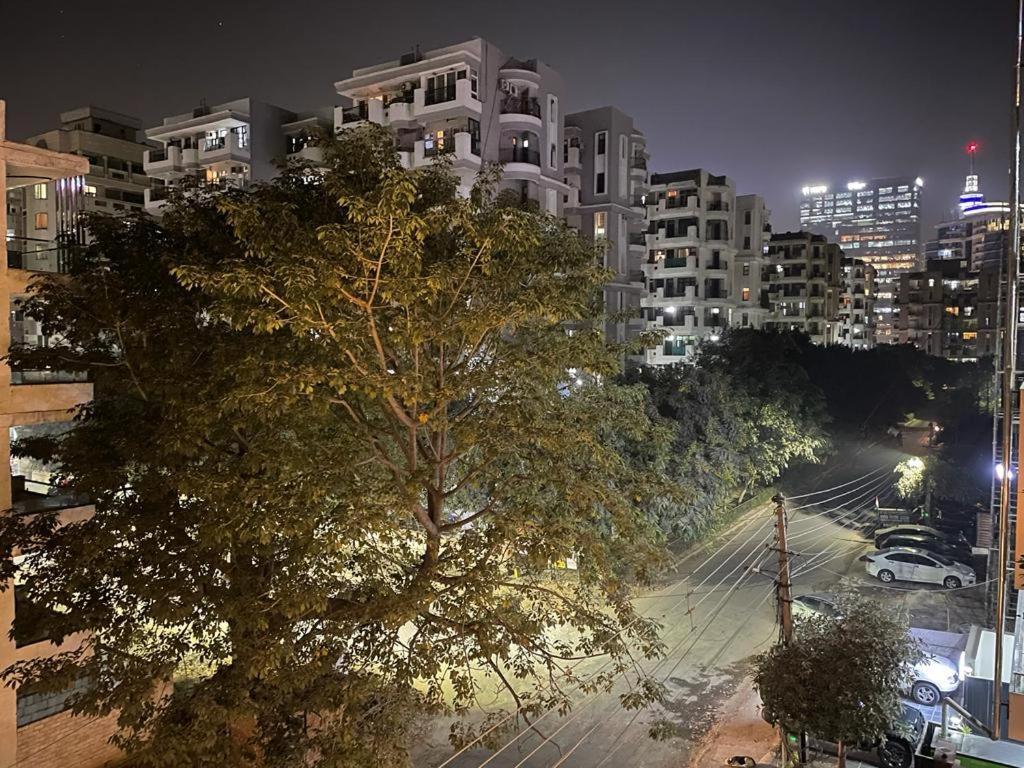 Flxho Uno - Serviced & - Golf Course Road Apartment