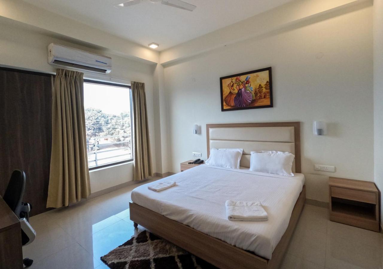 Hotel The Luxem - Behind Ibis Gurugram Gurgaon