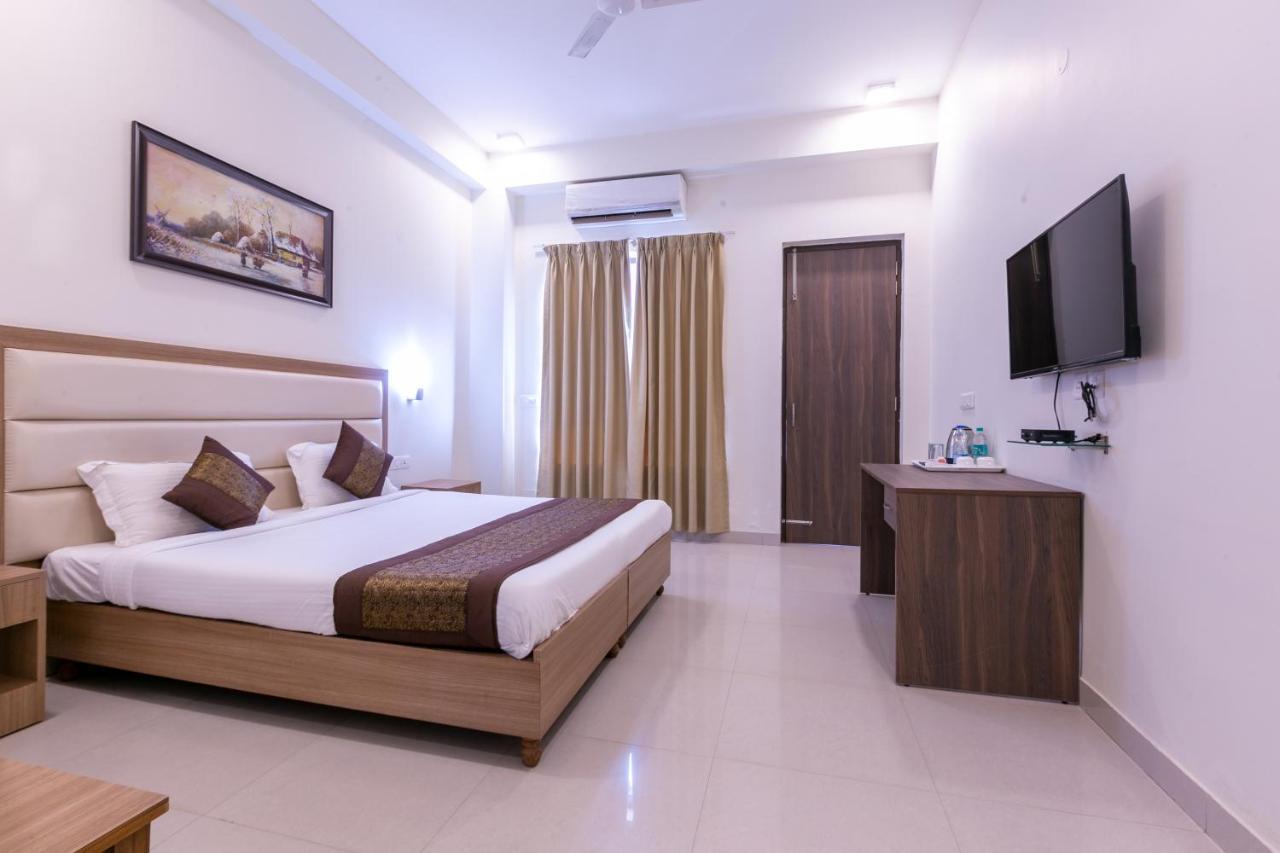 The Luxem - Behind Ibis Gurugram Hotel