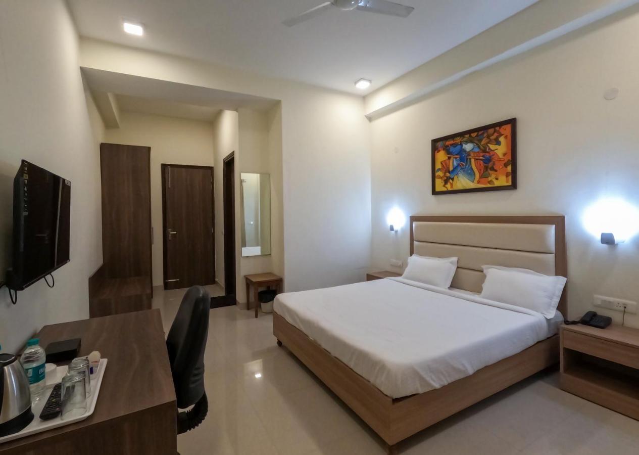 The Luxem - Behind Ibis Gurugram 3*