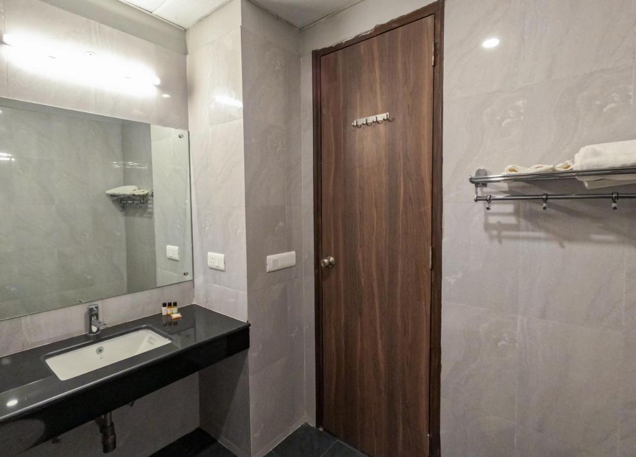 Hotel The Luxem - Behind Ibis Gurugram Gurgaon