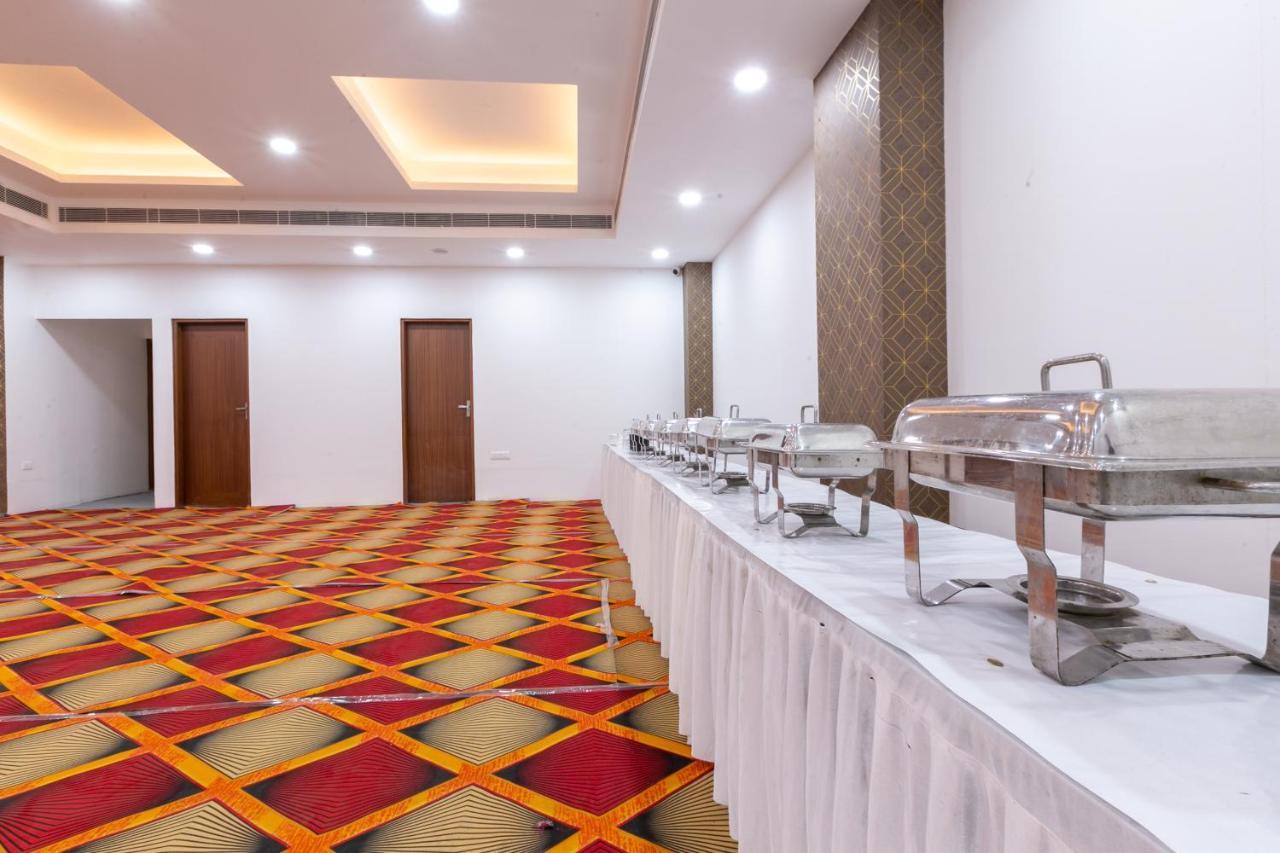 Hotel The Luxem - Behind Ibis Gurugram Gurgaon