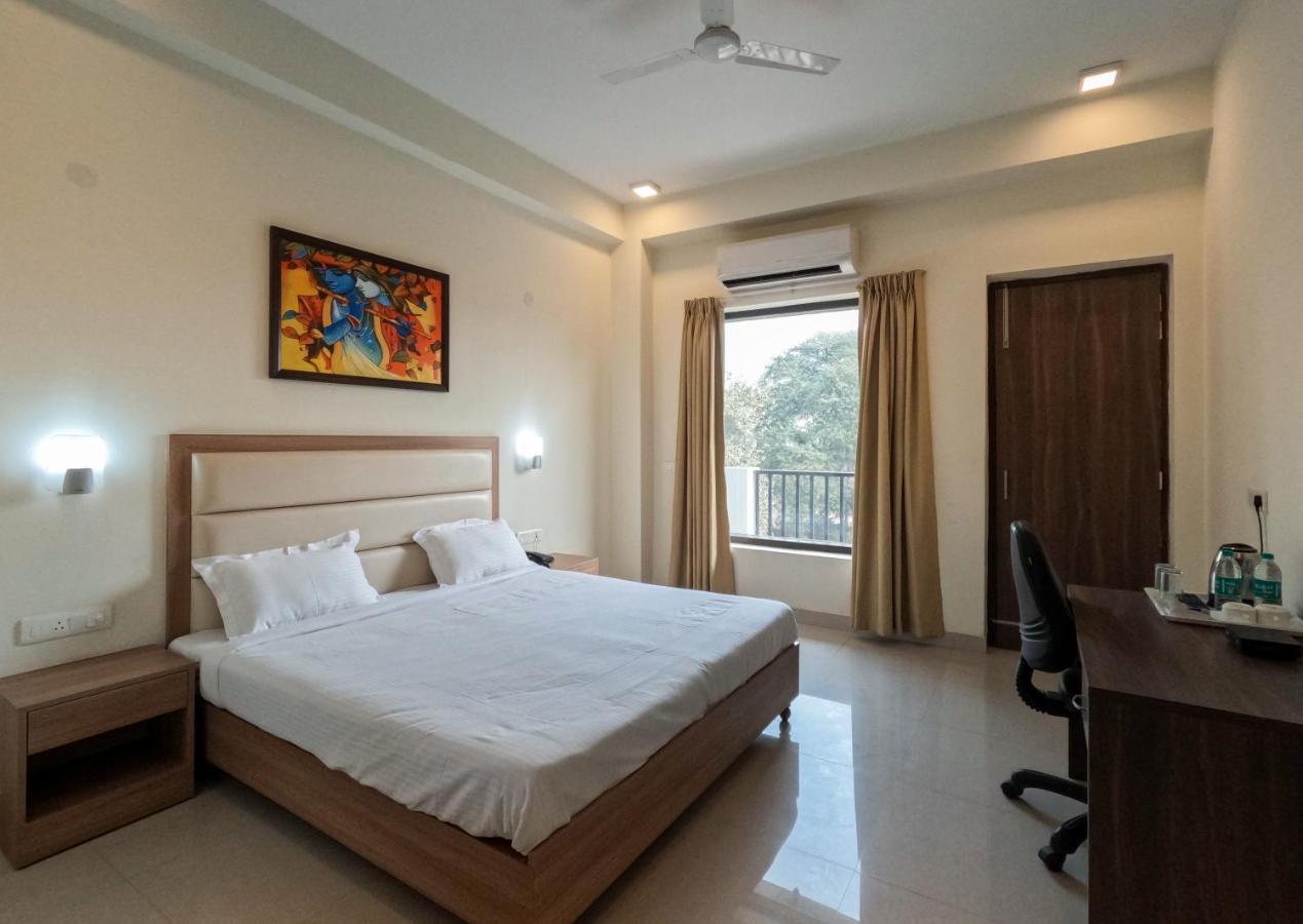 The Luxem - Behind Ibis Gurugram 3* Gurgaon