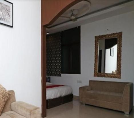 New Rajwada By Wb Hotel