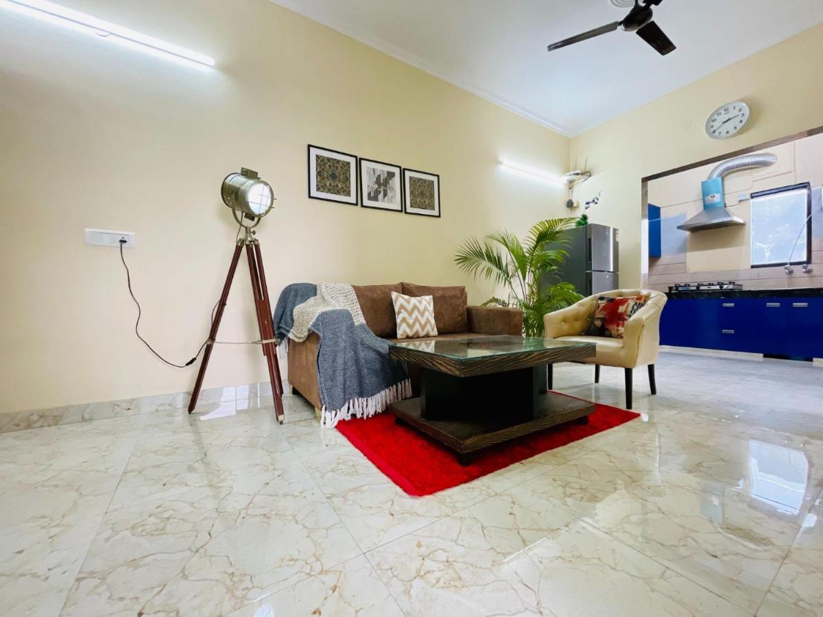 Bluo 2bhk Golf Course Road, Balcony, Lift, Parking Apartment *