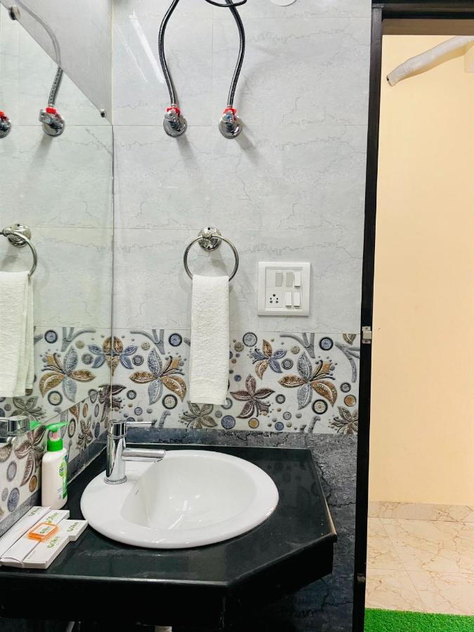 Bluo 2bhk Golf Course Road, Balcony, Lift, Parking