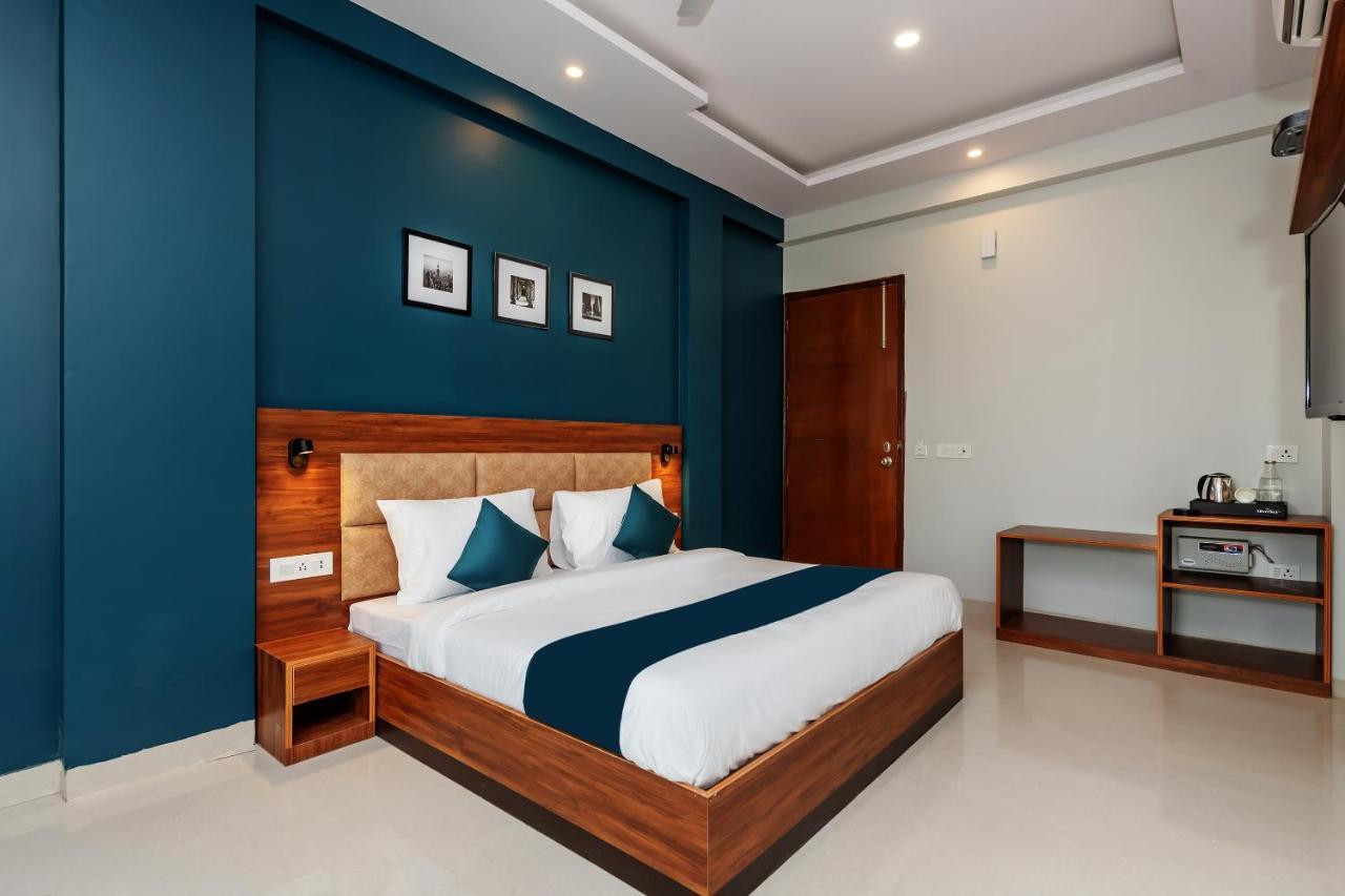 O Earth Near Bestech Central Square Mall Hotel 3*