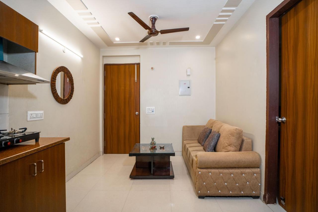 The Lodgers 2 Bhk Serviced Infront Of Artemis Hospital Apartment *