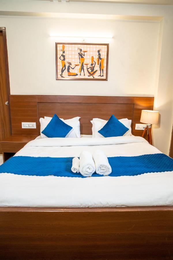 The Lodgers 2 Bhk Serviced Infront Of Artemis Hospital Apartment *