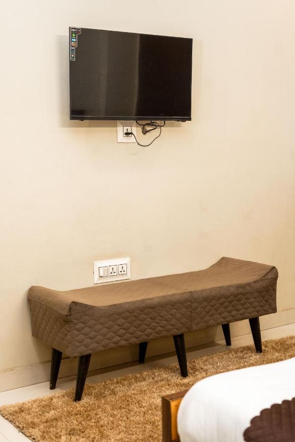 The Lodgers 2 Bhk Serviced Infront Of Artemis Hospital Apartment