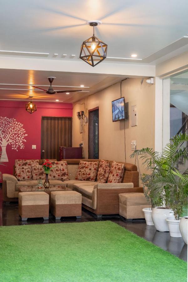 The Lodgers 2 Bhk Serviced Infront Of Artemis Hospital Apartment