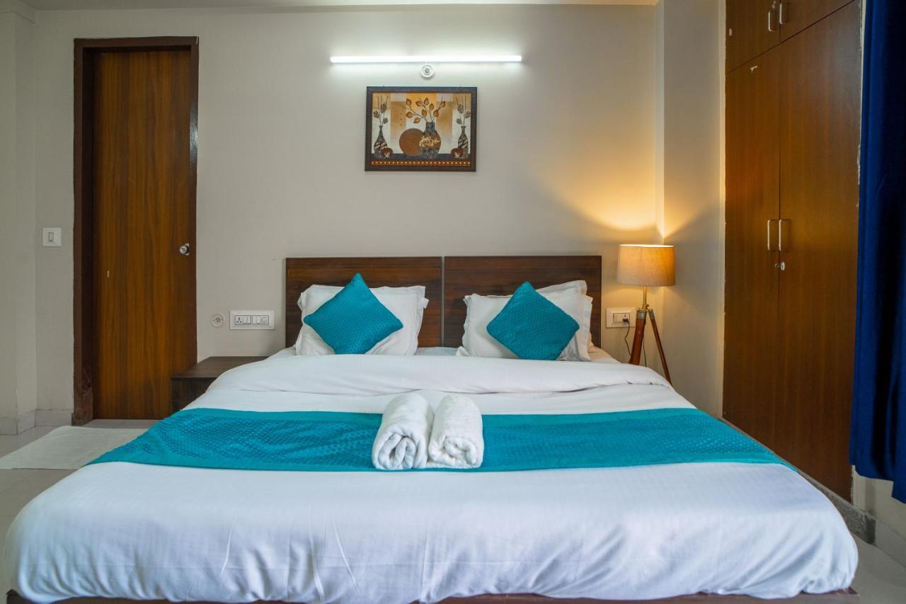Apartment The Lodgers 2 Bhk Serviced Infront Of Artemis Hospital