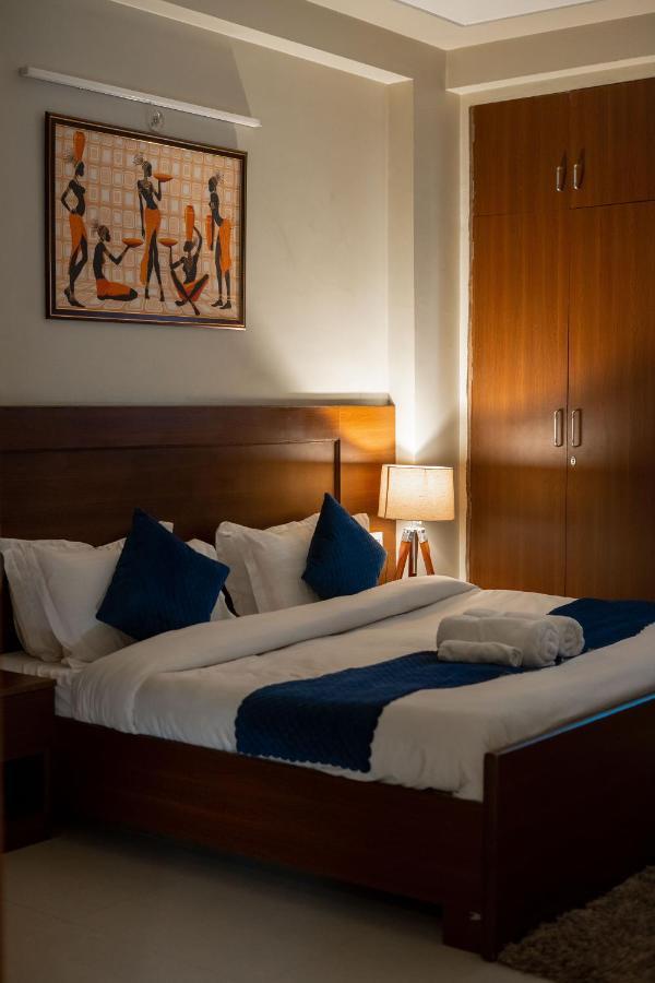 The Lodgers 2 Bhk Serviced Infront Of Artemis Hospital Apartment *