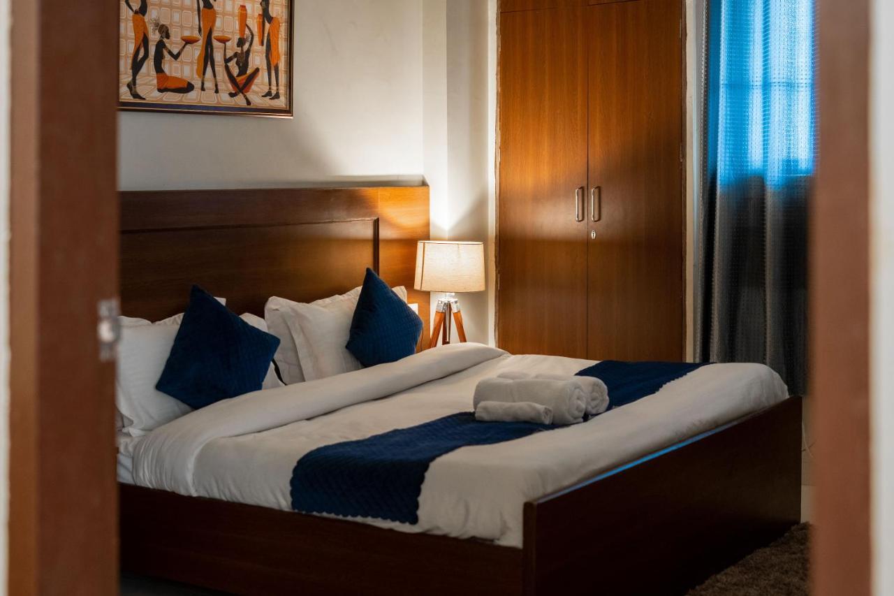The Lodgers 2 Bhk Serviced Infront Of Artemis Hospital Apartment