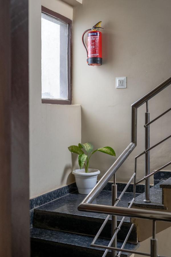 The Lodgers 2 Bhk Serviced Infront Of Artemis Hospital Apartment *