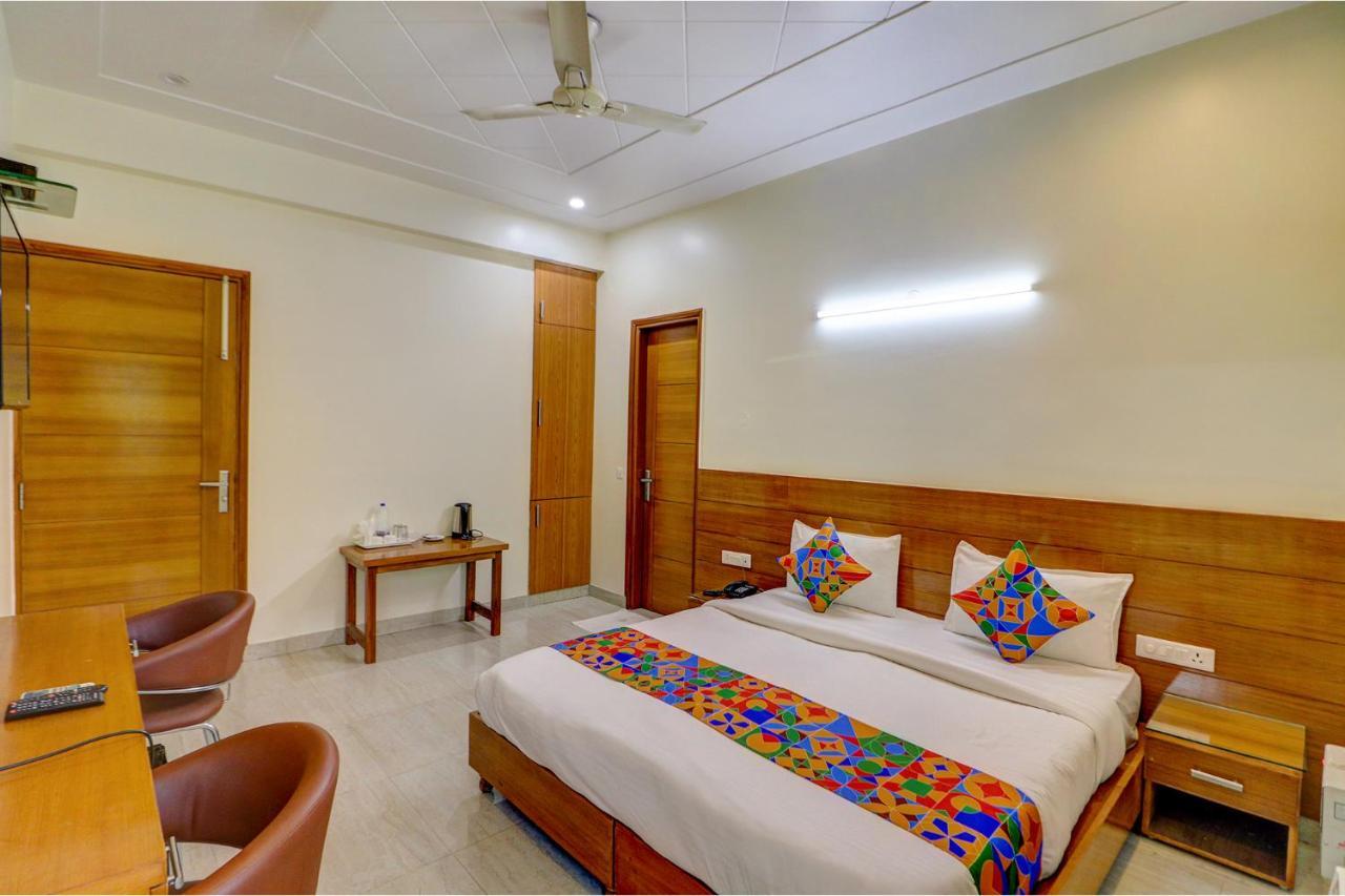 Fabhotel Aroma Luxuries Hotel