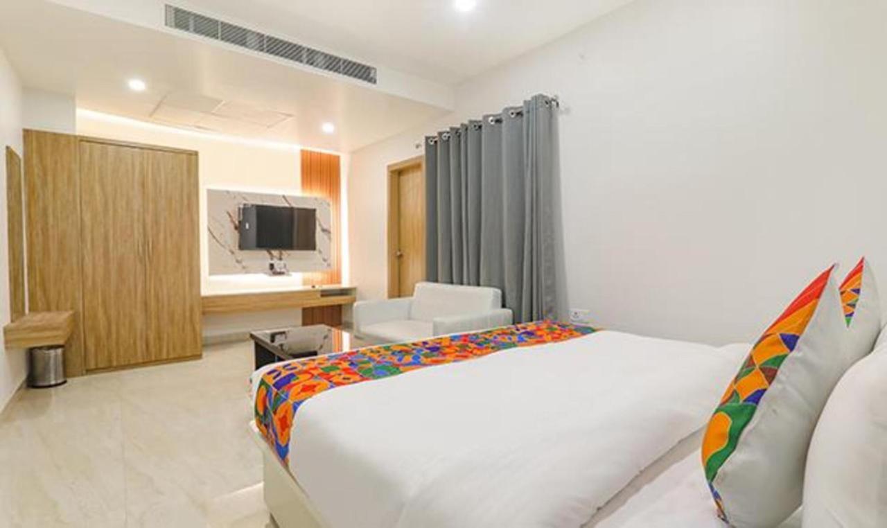 Fabhotel Golf Golf Course Road 3*