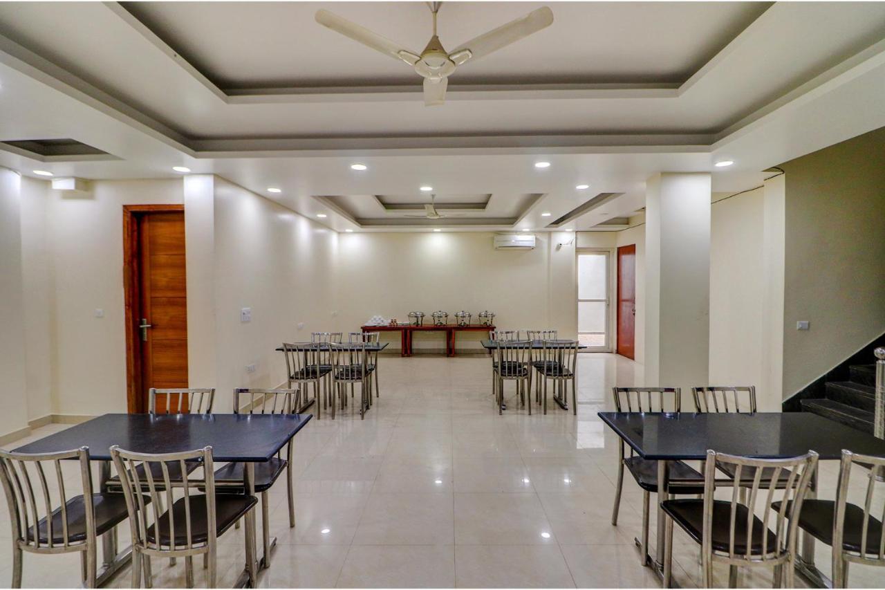 Hotel Fabhotel Aroma Luxuries Gurgaon