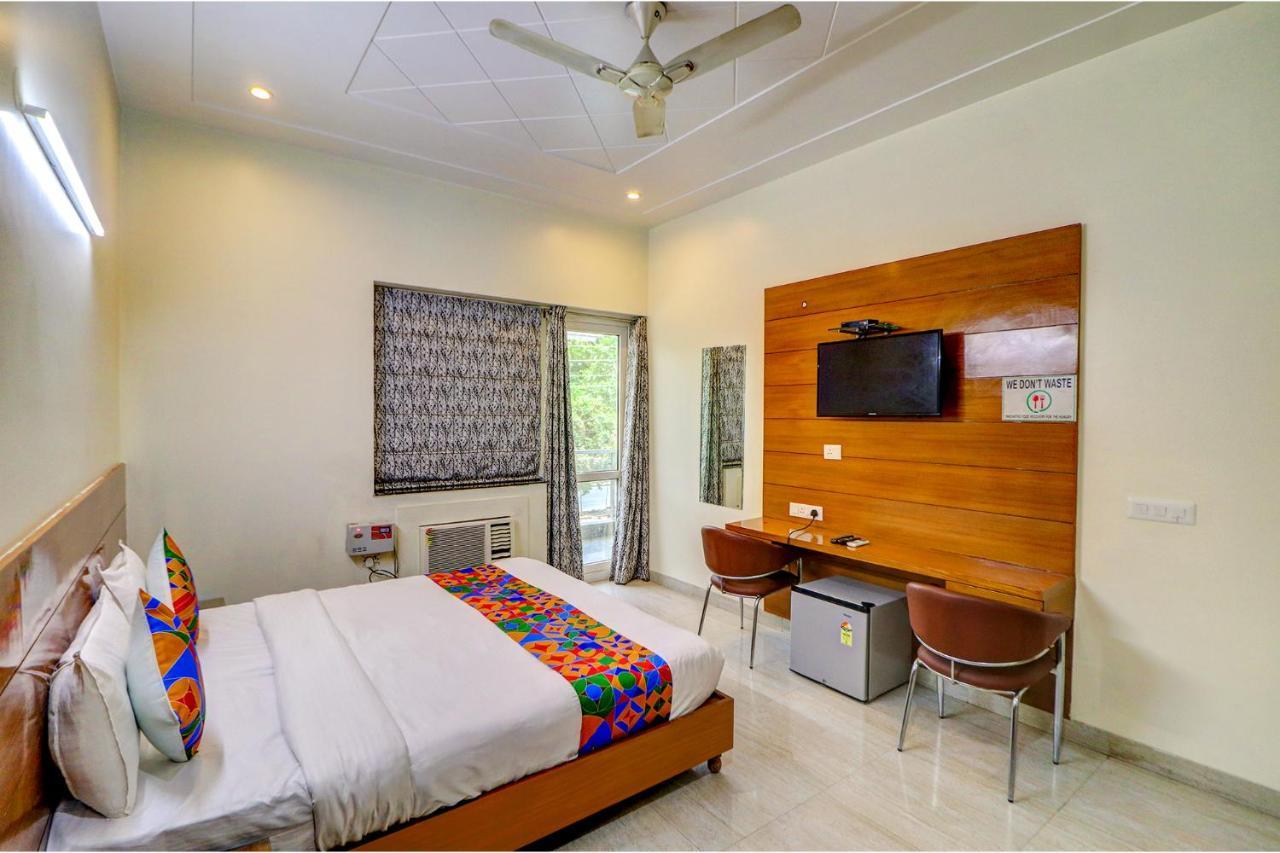 Fabhotel Aroma Luxuries Hotel