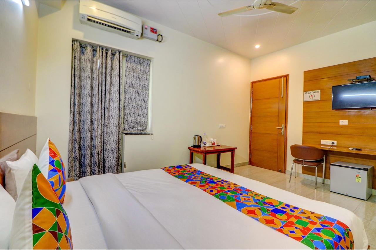 Fabhotel Aroma Luxuries Gurgaon