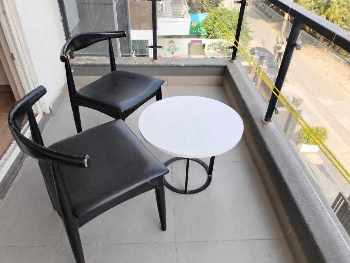 Saltstayz Studio - Near Artemis & Medanta Hospital *