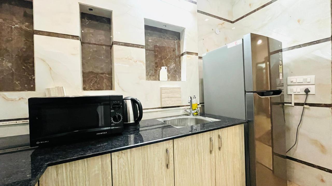 Bluo 1bhk - Dlf Cybercity, Balcony, Lift, Parking *