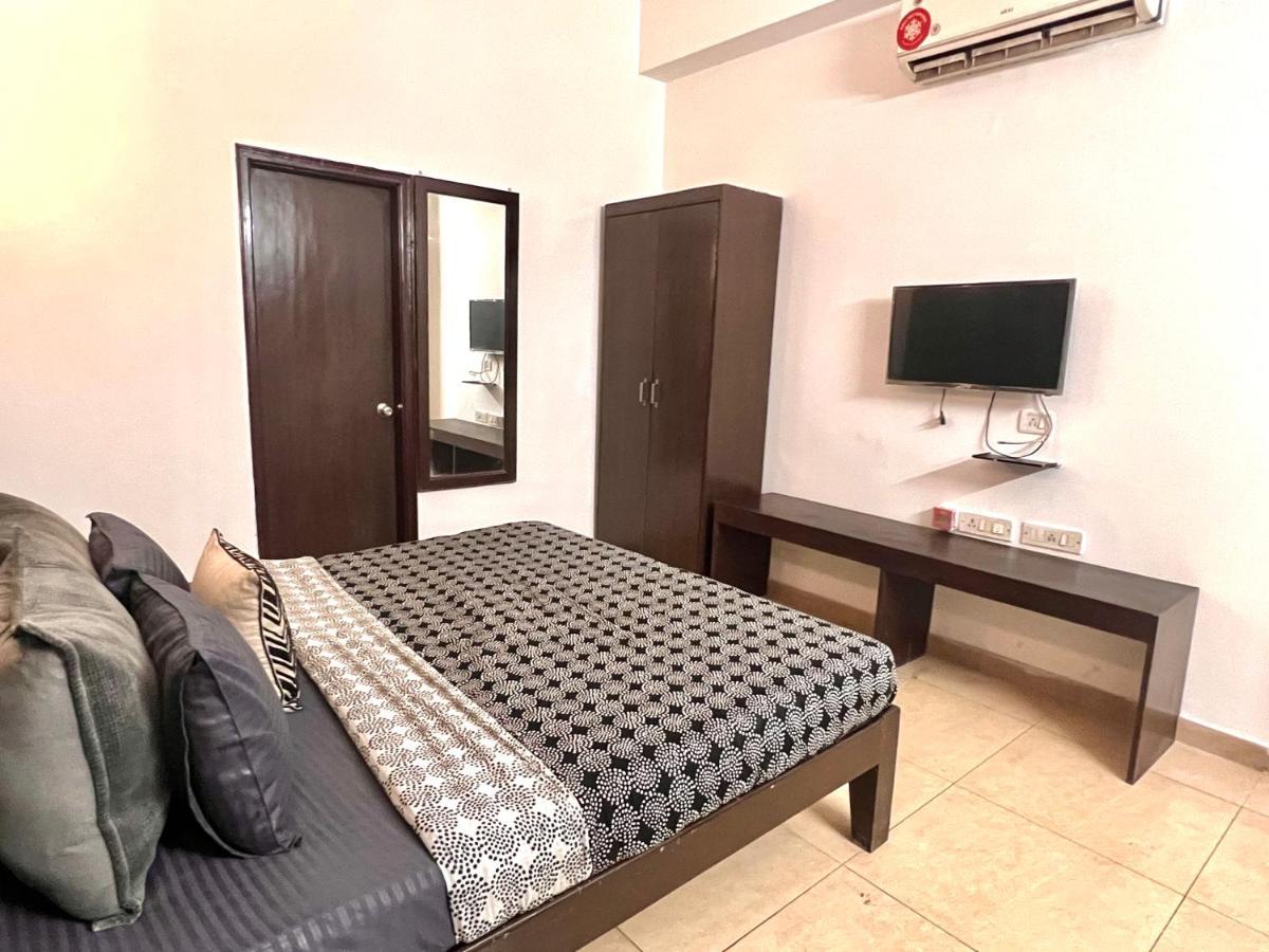 With Attach Washroom On Main Road- Rajiv Chowk Guest house