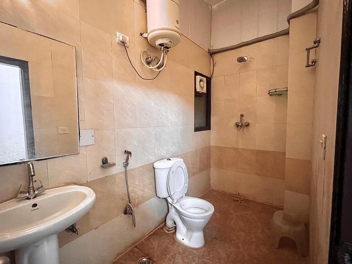 With Attach Washroom On Main Road- Rajiv Chowk
