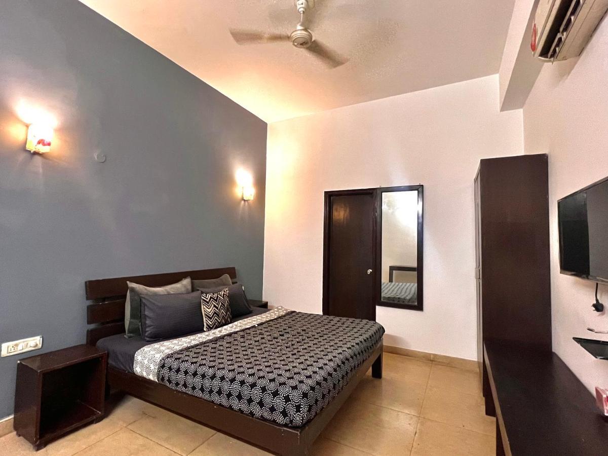 With Attach Washroom On Main Road- Rajiv Chowk Gurgaon
