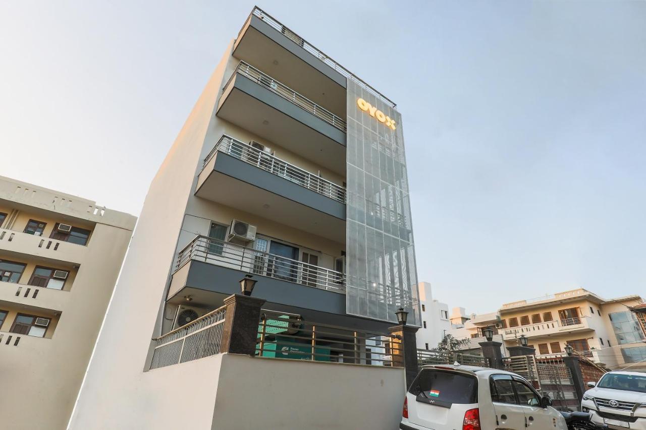 Hotel Capital O Seasons Near Omaxe Celebration Mall 3*