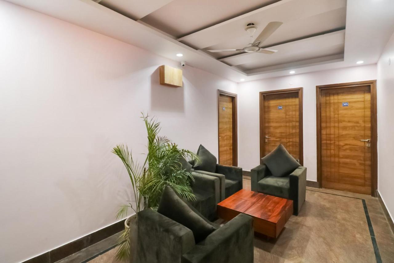 Hotel Oyo Aqua Near Omaxe Celebration Mall