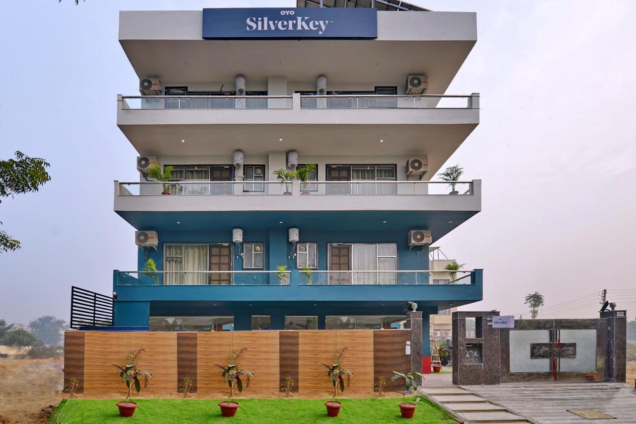 Hotel Oyo Silverkey Sector 38 Near Omaxe Celebration Mall Gurgaon