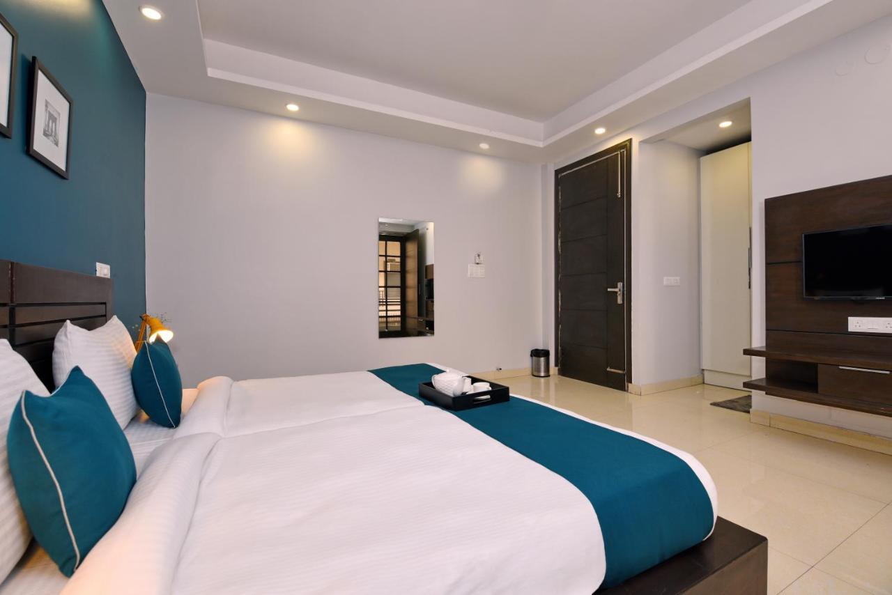 Oyo Silverkey Sector 38 Near Omaxe Celebration Mall