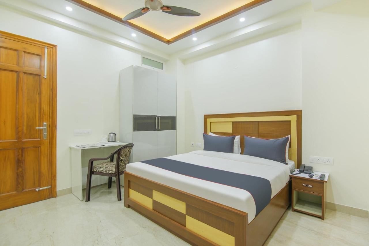 Super Collection O Corporate Near Omaxe Celebration Mall Hotel 4*