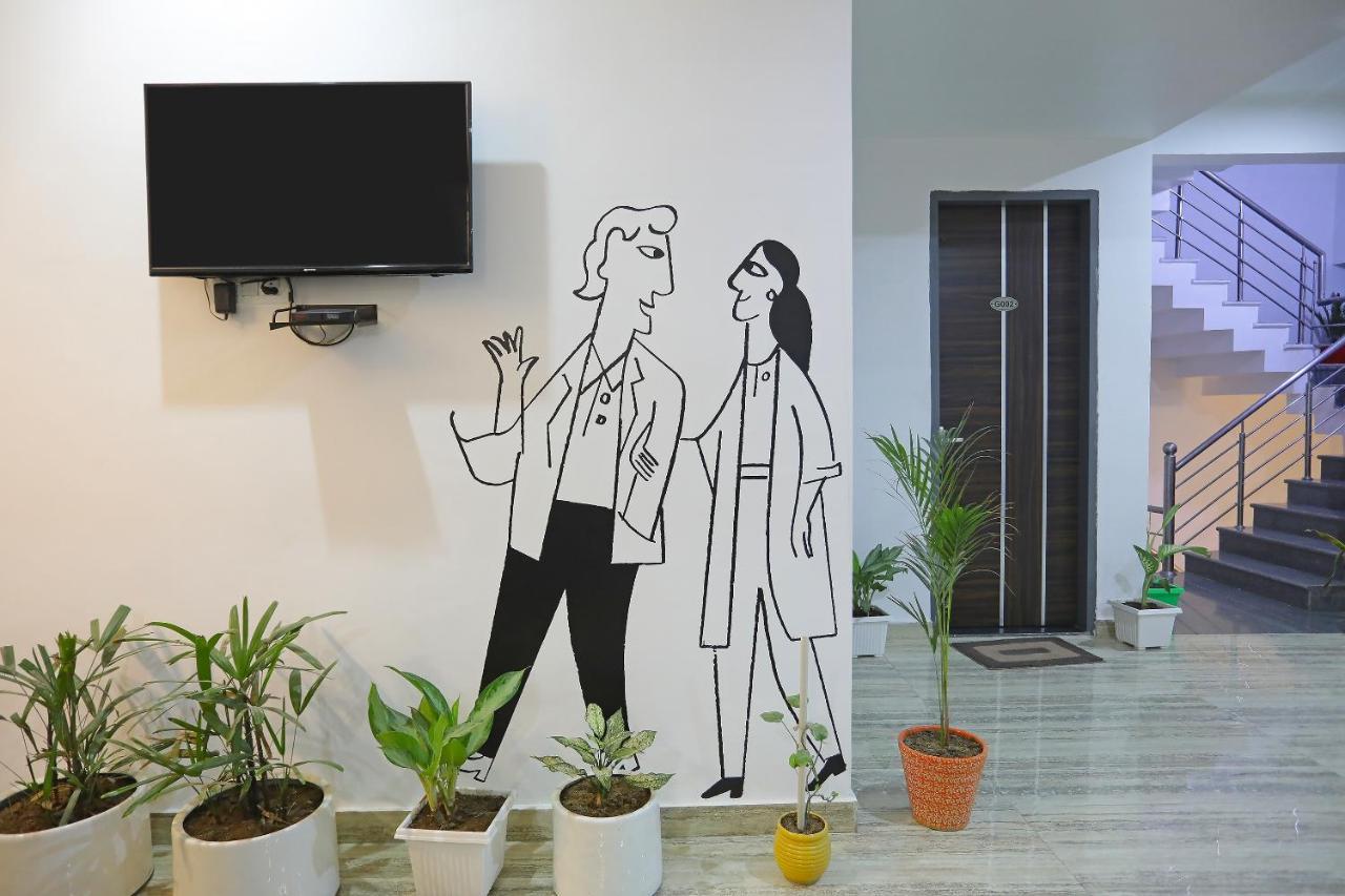 Super Townhouse Cloud Bay, Near Genpact, Sector-69, Hotel
