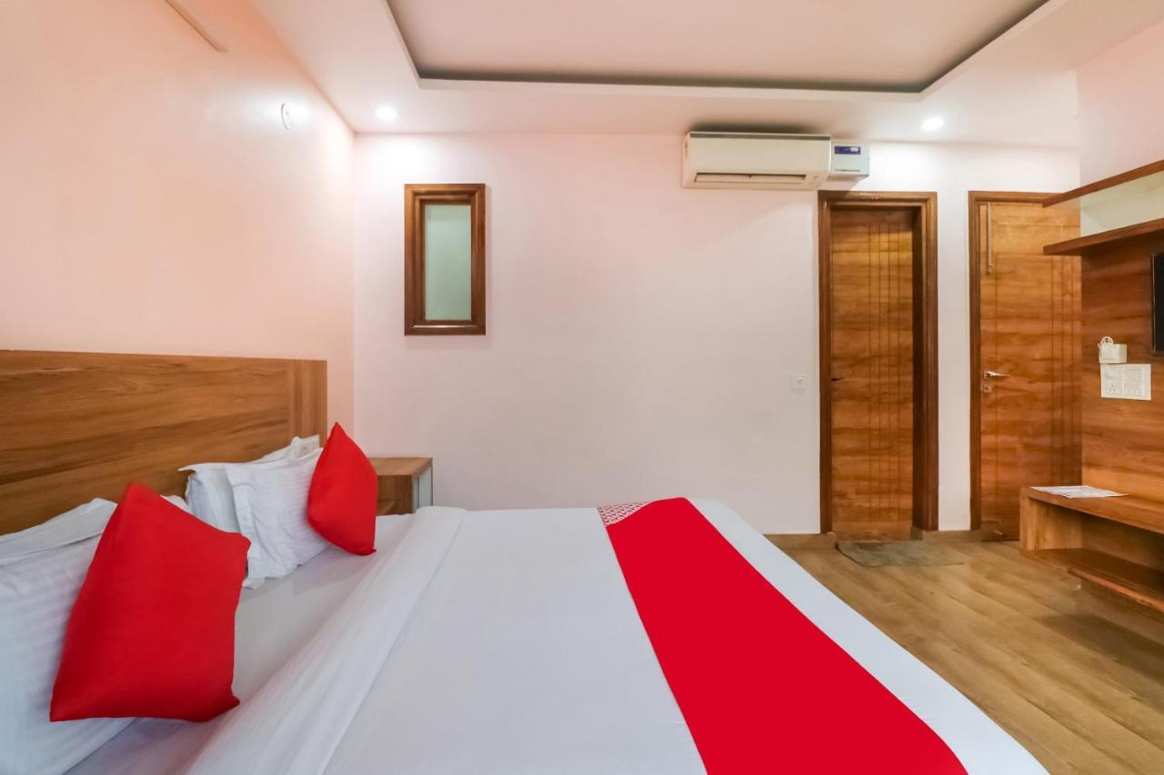 Oyo Aqua Near Omaxe Celebration Mall Hotel 3*