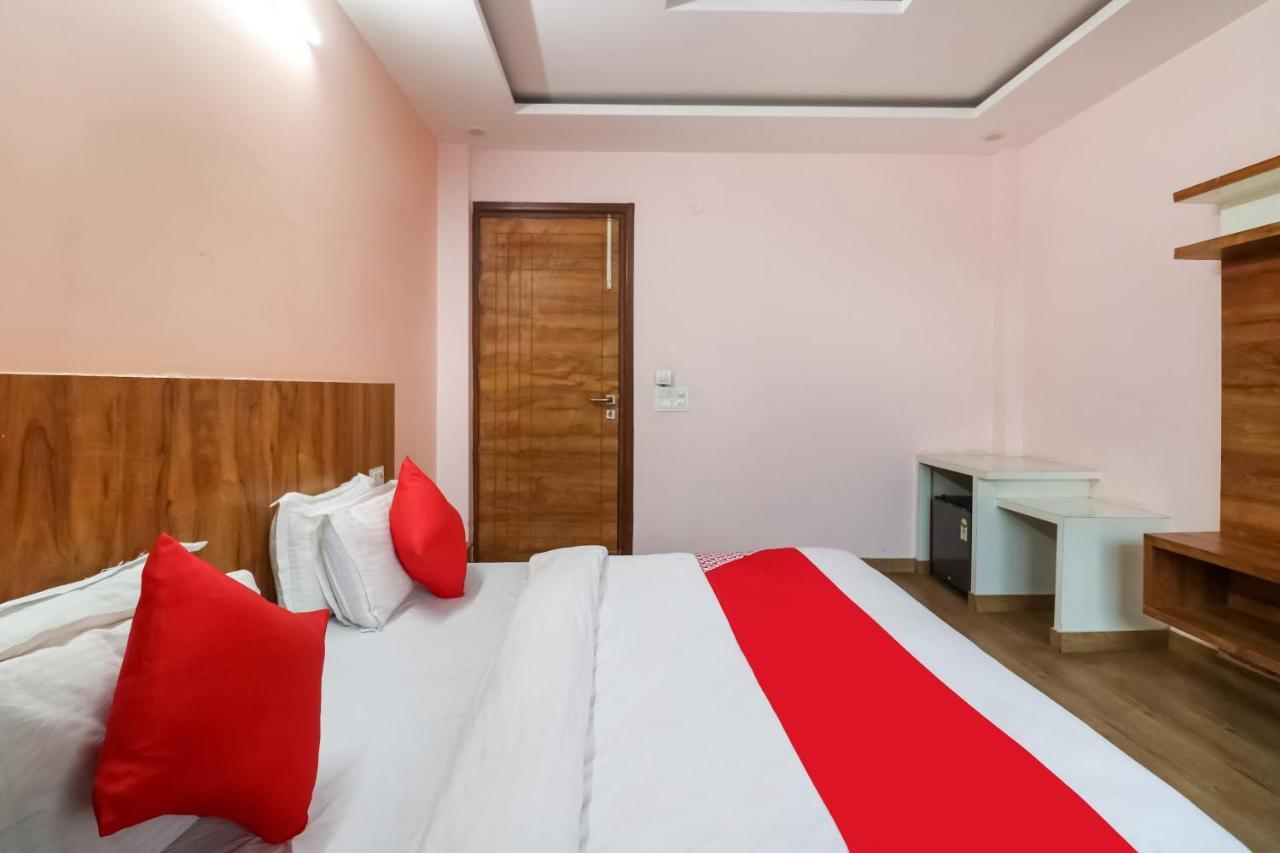 Oyo Aqua Near Omaxe Celebration Mall Hotel 3*