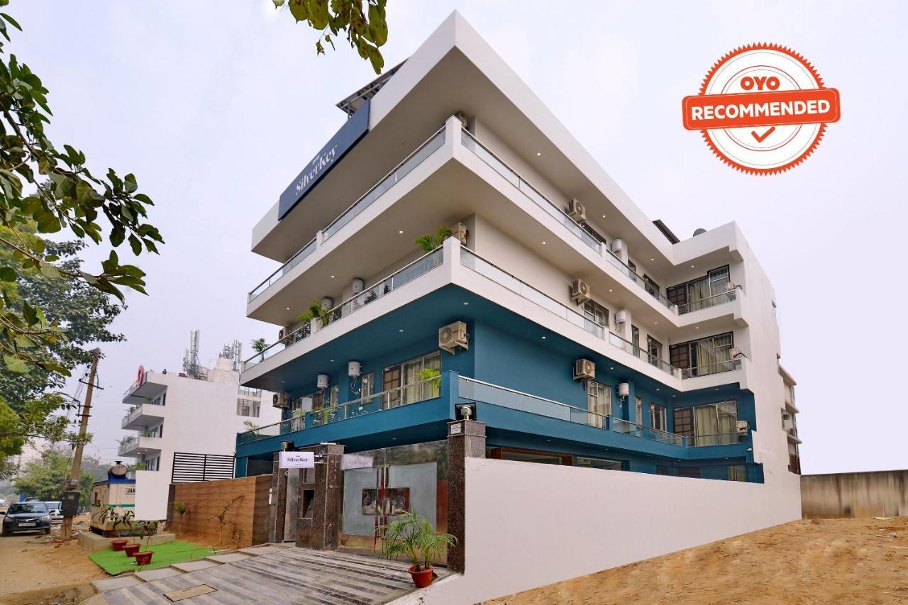 Hotel Oyo Silverkey Sector 38 Near Omaxe Celebration Mall