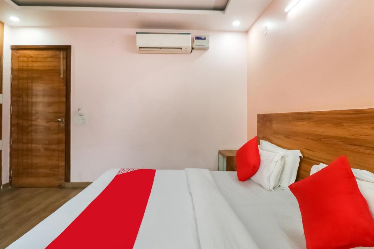 Hotel Oyo Aqua Near Omaxe Celebration Mall